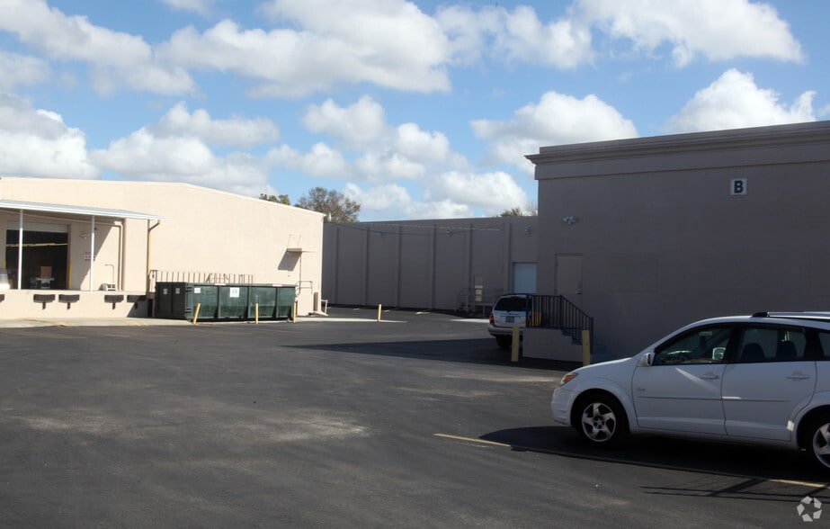 1185 Gooden Crossing, Largo, FL for lease - Primary Photo - Image 1 of 4