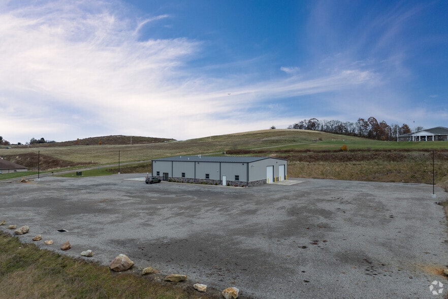 100 Parkview Drive Ext, Kittanning, PA for sale - Building Photo - Image 3 of 4