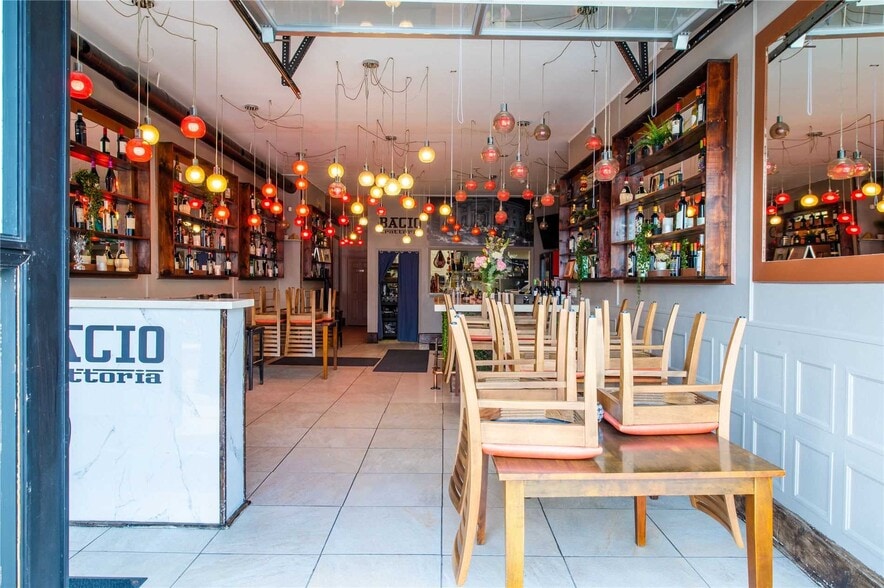 62 Dunlop St W, Barrie, ON for sale - Interior Photo - Image 3 of 17