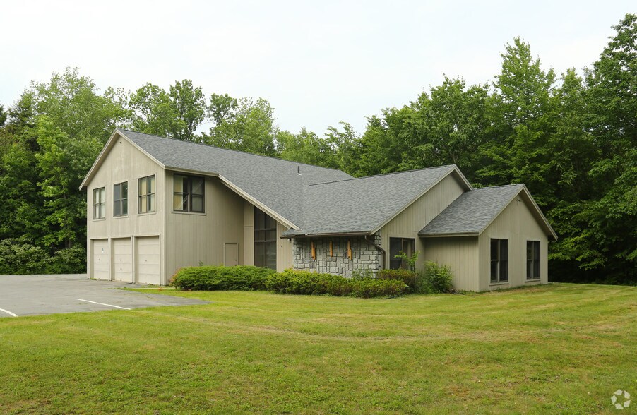 2095 Route 9, Round Lake, NY for sale - Primary Photo - Image 1 of 1