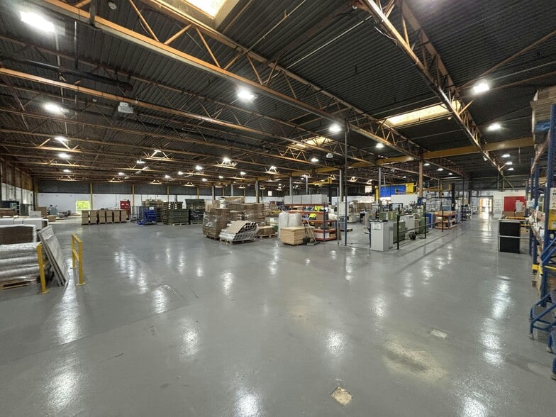 13 Earlstrees Rd, Corby for lease - Interior Photo - Image 2 of 6