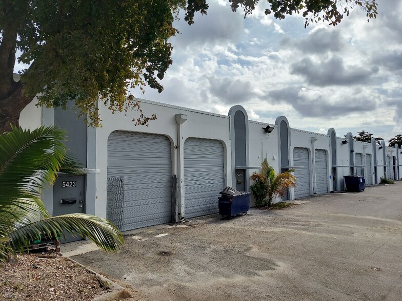 5401-5423 NW 74th Ave, Miami, FL for lease - Building Photo - Image 1 of 6