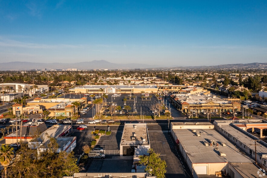 2200 Harbor Blvd, Costa Mesa, CA for lease - Building Photo - Image 1 of 7