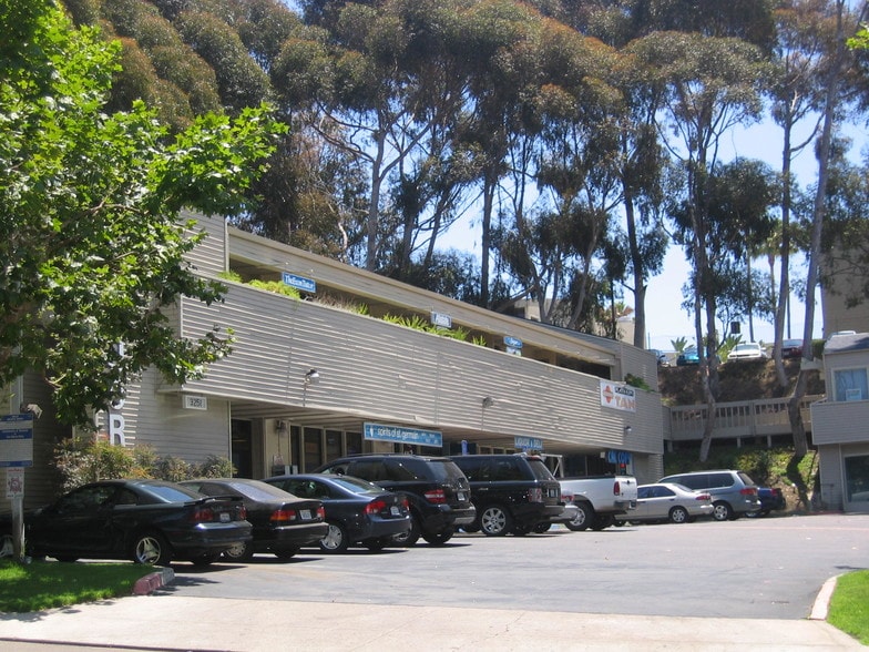 3211 Holiday Ct, La Jolla, CA for lease - Building Photo - Image 3 of 7