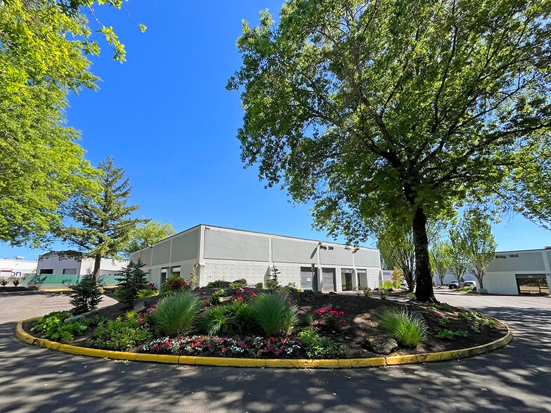 10950 SW 5th St, Beaverton, OR for lease - Building Photo - Image 3 of 9