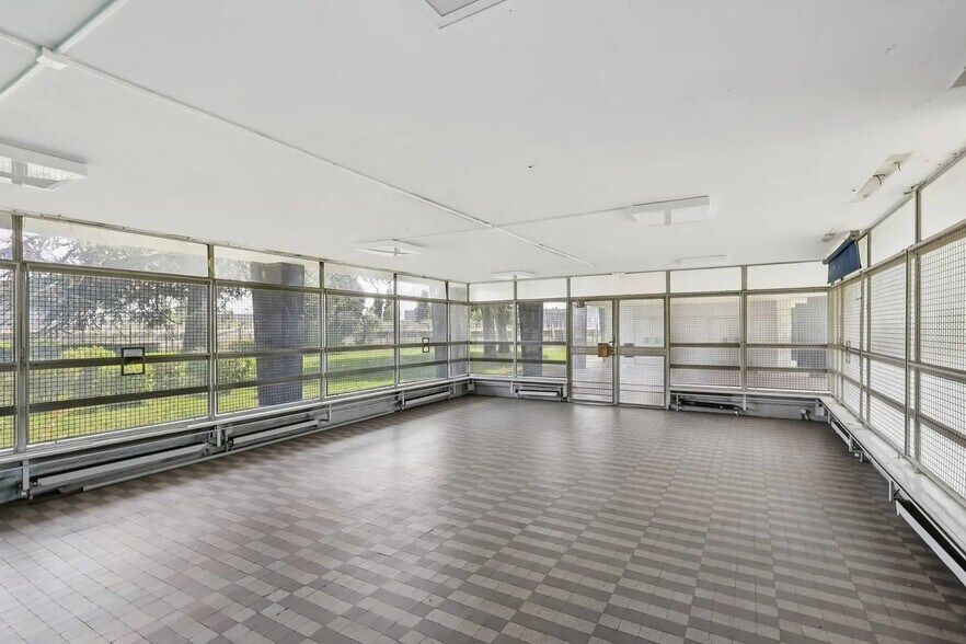 Flex in Alfortville for lease - Building Photo - Image 2 of 6