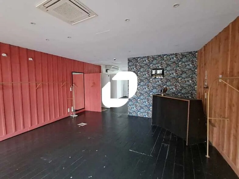 Retail in Bordeaux for lease - Interior Photo - Image 3 of 6