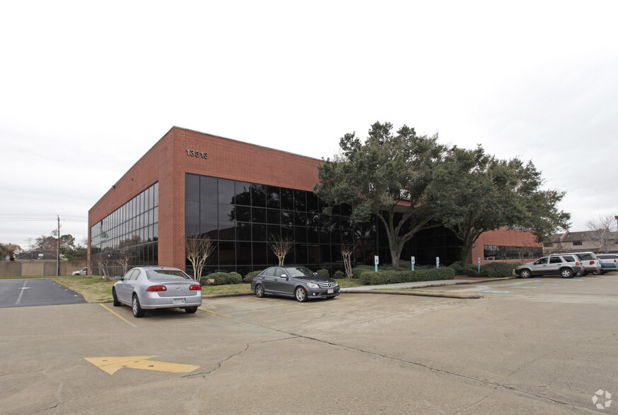 13313 Southwest Fwy, Sugar Land, TX for lease - Building Photo - Image 1 of 2