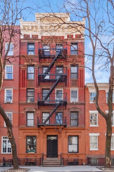 44 Perry St, New York, NY for sale - Building Photo - Image 1 of 5