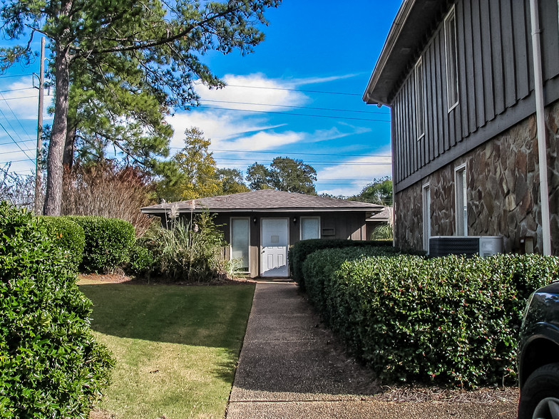 3025 University Ave, Columbus, GA for lease - Building Photo - Image 1 of 10