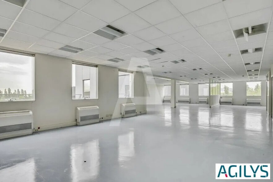 Office in Antony for lease - Building Photo - Image 3 of 6