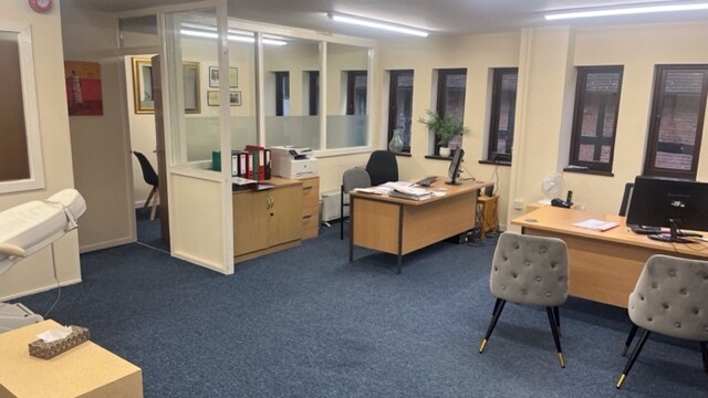 1-3 Shrieves Walk, Stratford Upon Avon for lease - Interior Photo - Image 2 of 4