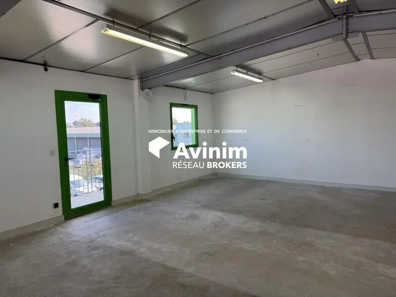 Flex in Irigny for lease - Interior Photo - Image 2 of 4