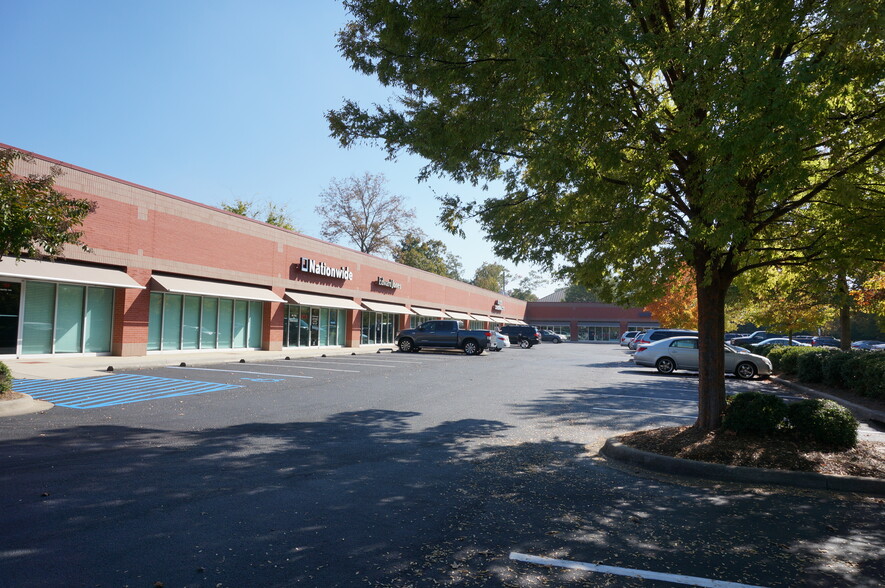 3000 Meadow Lake Dr, Hoover, AL for lease - Building Photo - Image 1 of 4