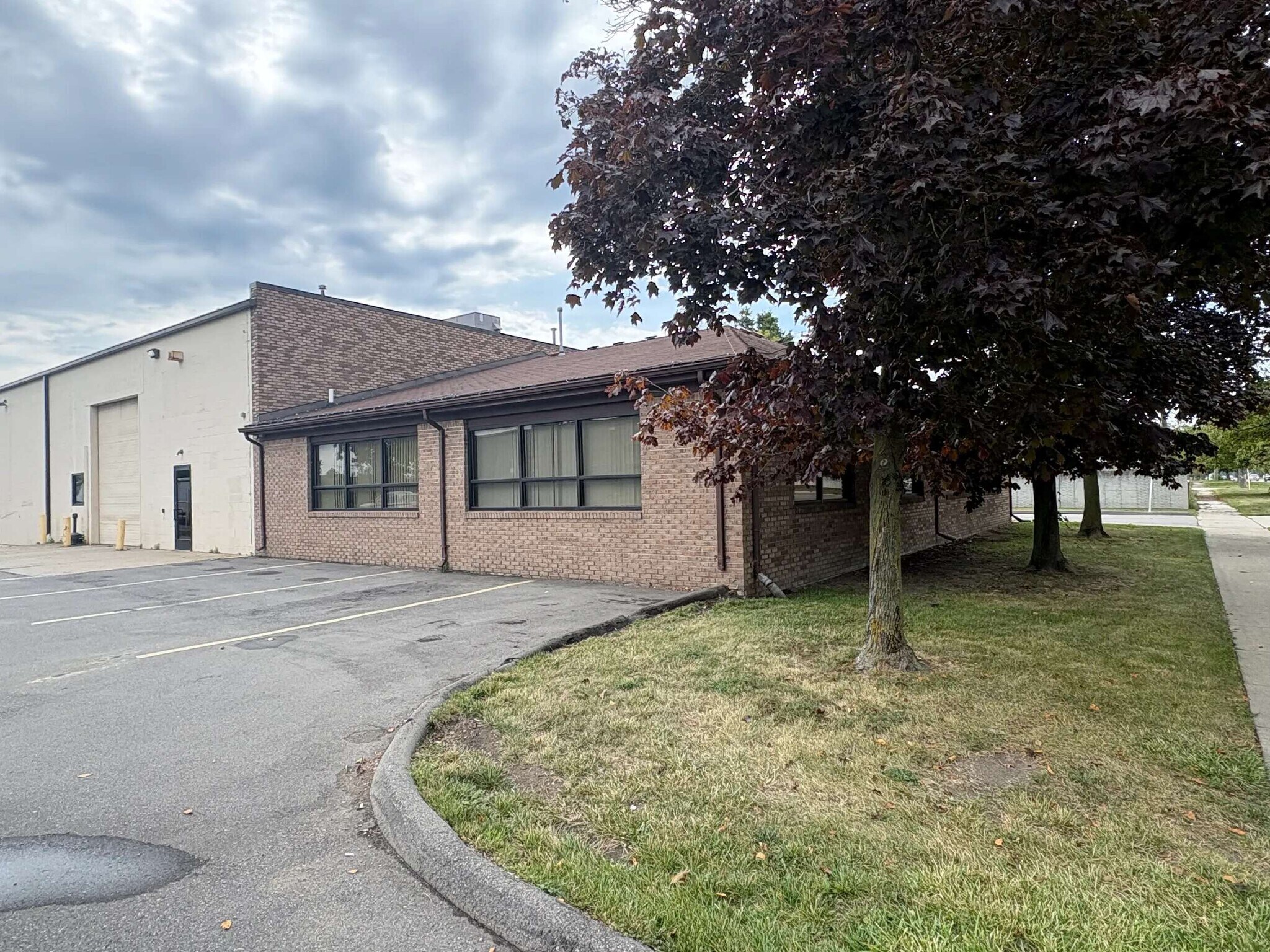 5510 E 10 Mile Rd, Warren, MI for lease Building Photo- Image 1 of 9
