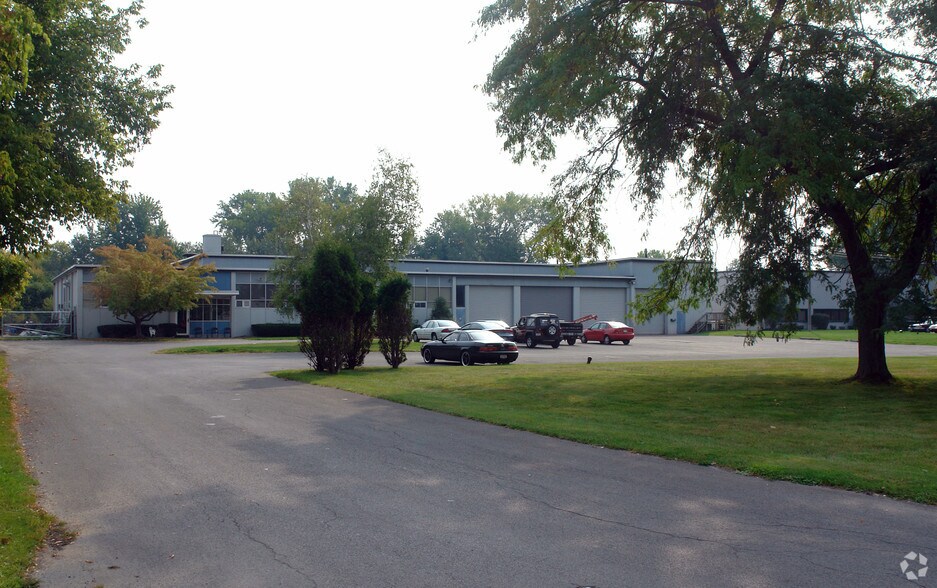 110 Monarch Dr, Liverpool, NY for sale - Primary Photo - Image 1 of 1