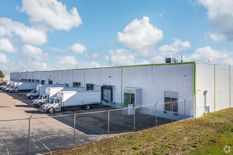 4430-4444 Delp St, Memphis, TN for lease - Building Photo - Image 2 of 9