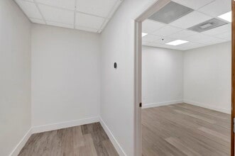 12550 Biscayne Blvd, North Miami, FL for lease Interior Photo- Image 1 of 5