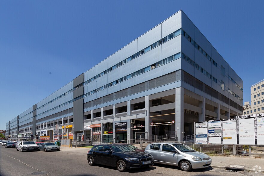 Calle de Isabel Colbrand, 10-12, Madrid, Madrid for lease - Building Photo - Image 2 of 18