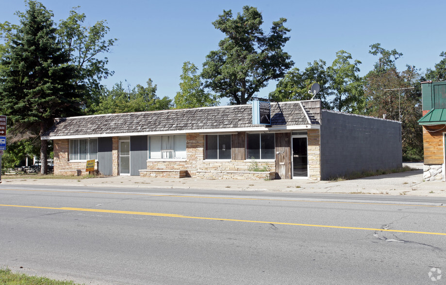 107 S Charles St, White Cloud, MI for sale - Primary Photo - Image 1 of 9