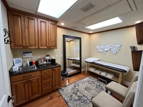 6600 10th Ave N, Saint Petersburg, FL for lease Building Photo- Image 2 of 11