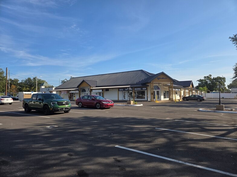 1001 N Macdill Ave, Tampa, FL for lease - Building Photo - Image 3 of 9