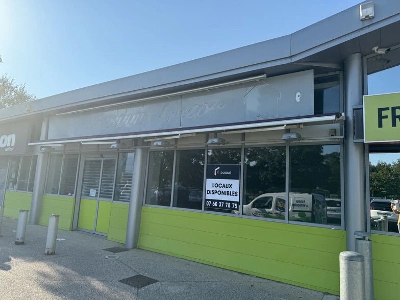 Retail in Échirolles for lease - Building Photo - Image 2 of 6