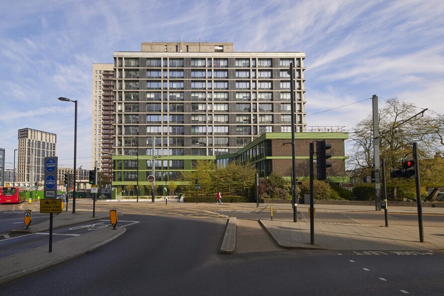 Addiscombe Rd, Croydon for lease - Building Photo - Image 2 of 15