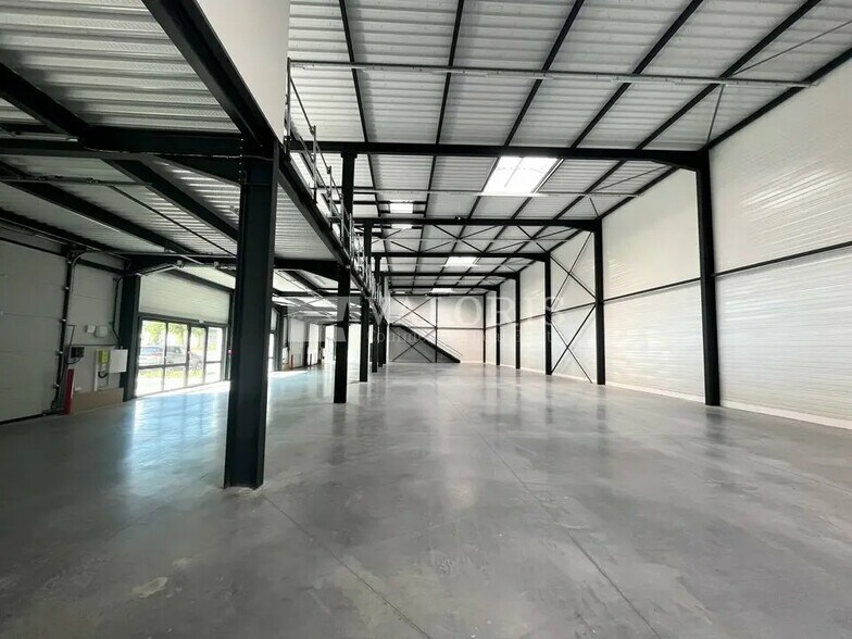 Flex in Saint-Quentin-Fallavier for lease - Interior Photo - Image 2 of 13