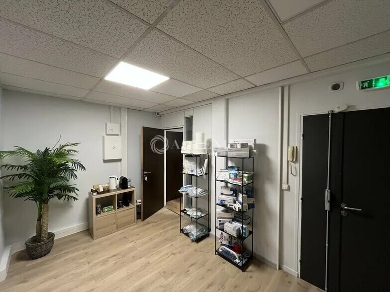 Office in Champigny-sur-Marne for lease - Interior Photo - Image 3 of 12