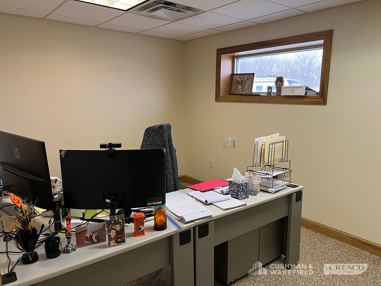 300 Commerce Dr, Lagrange, OH for lease - Interior Photo - Image 3 of 18