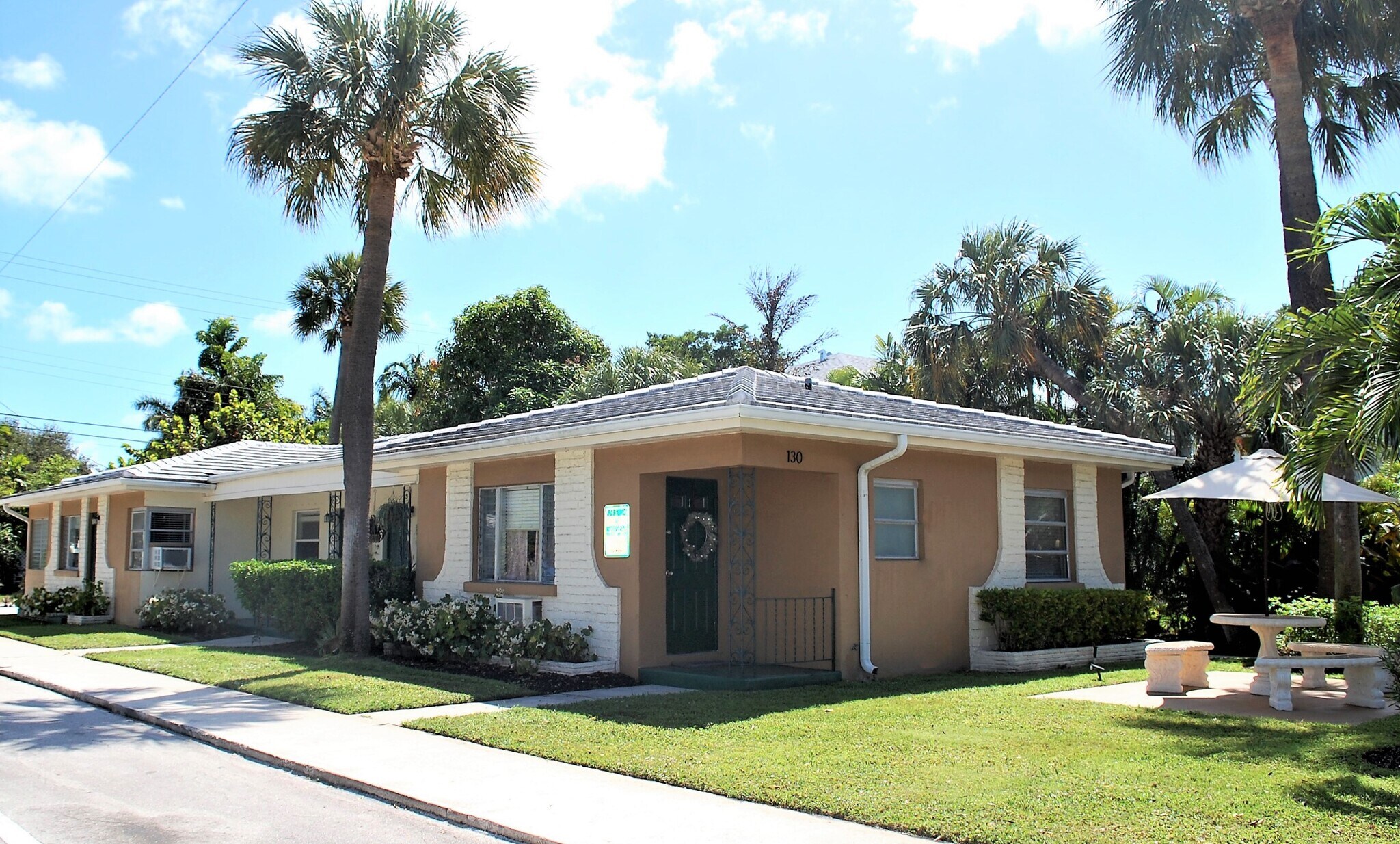 130 N Palmway, Lake Worth, FL 33460