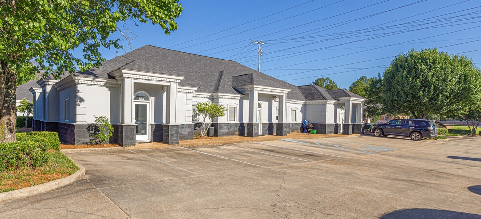 359 Towne Center Blvd, Ridgeland, MS for lease - Building Photo - Image 1 of 4