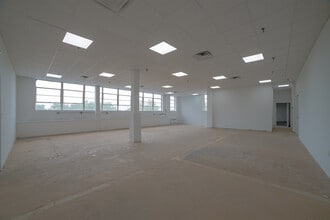 560 S 3rd Ave, Mount Vernon, NY for lease Building Photo- Image 2 of 5