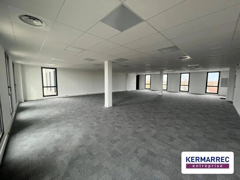 Office in Rezé for lease - Building Photo - Image 2 of 7