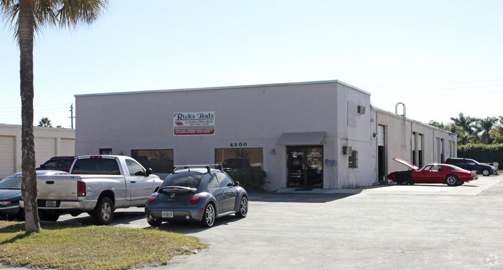4200 Westroads Dr, West Palm Beach, FL for lease - Building Photo - Image 2 of 2