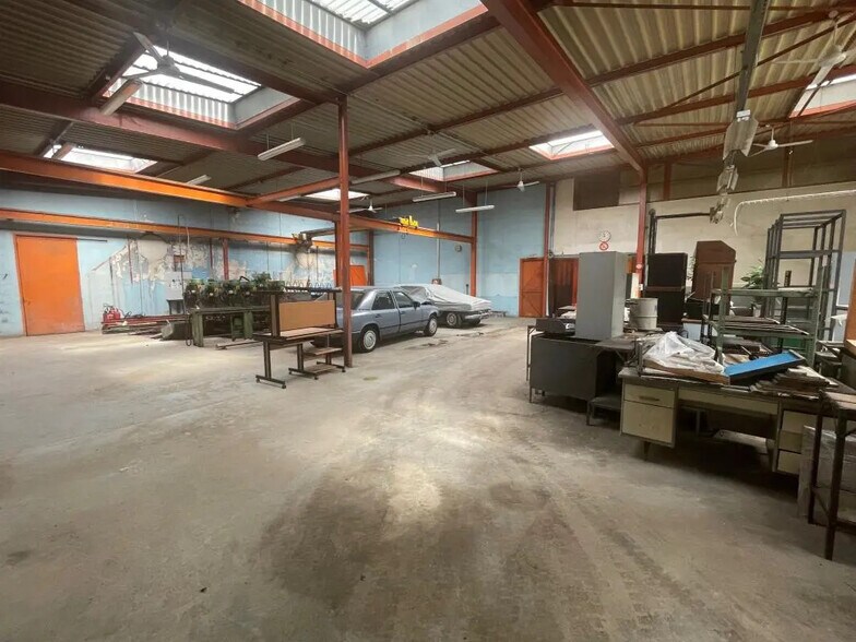 Flex in Vernon for lease - Interior Photo - Image 2 of 4