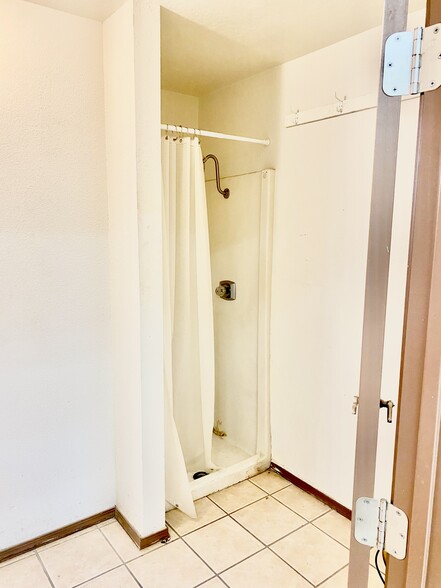 401 S Eagle Ln, Oklahoma City, OK for lease - Building Photo - Image 3 of 10