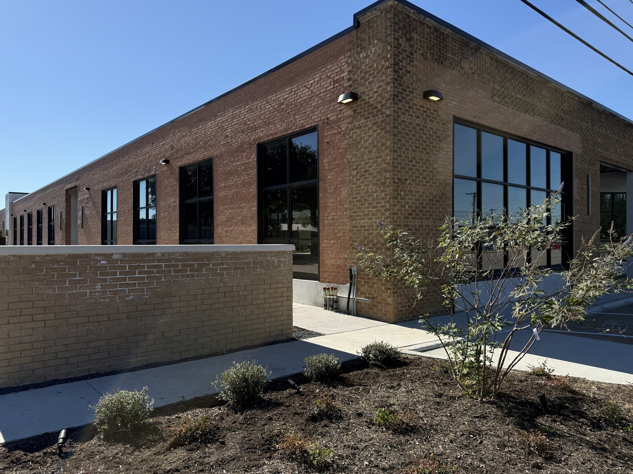 1937 Irving Blvd, Dallas, TX for lease Building Photo- Image 1 of 18