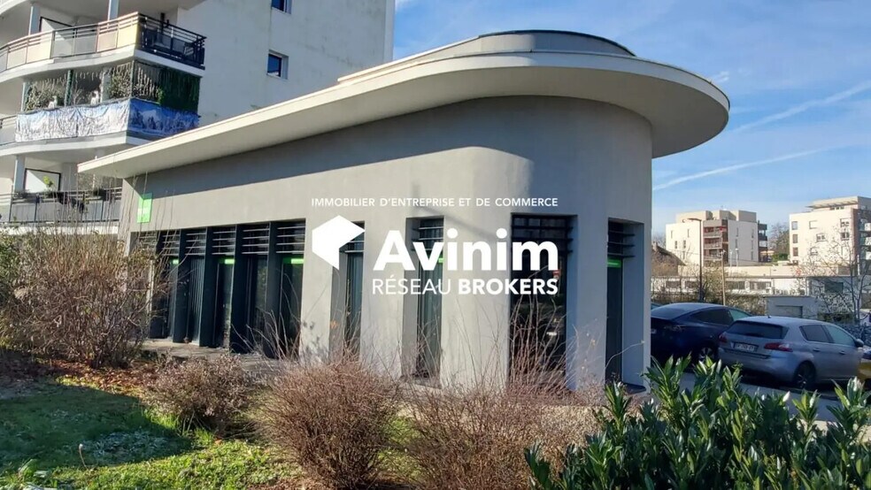 Retail in Annecy for lease - Building Photo - Image 1 of 16