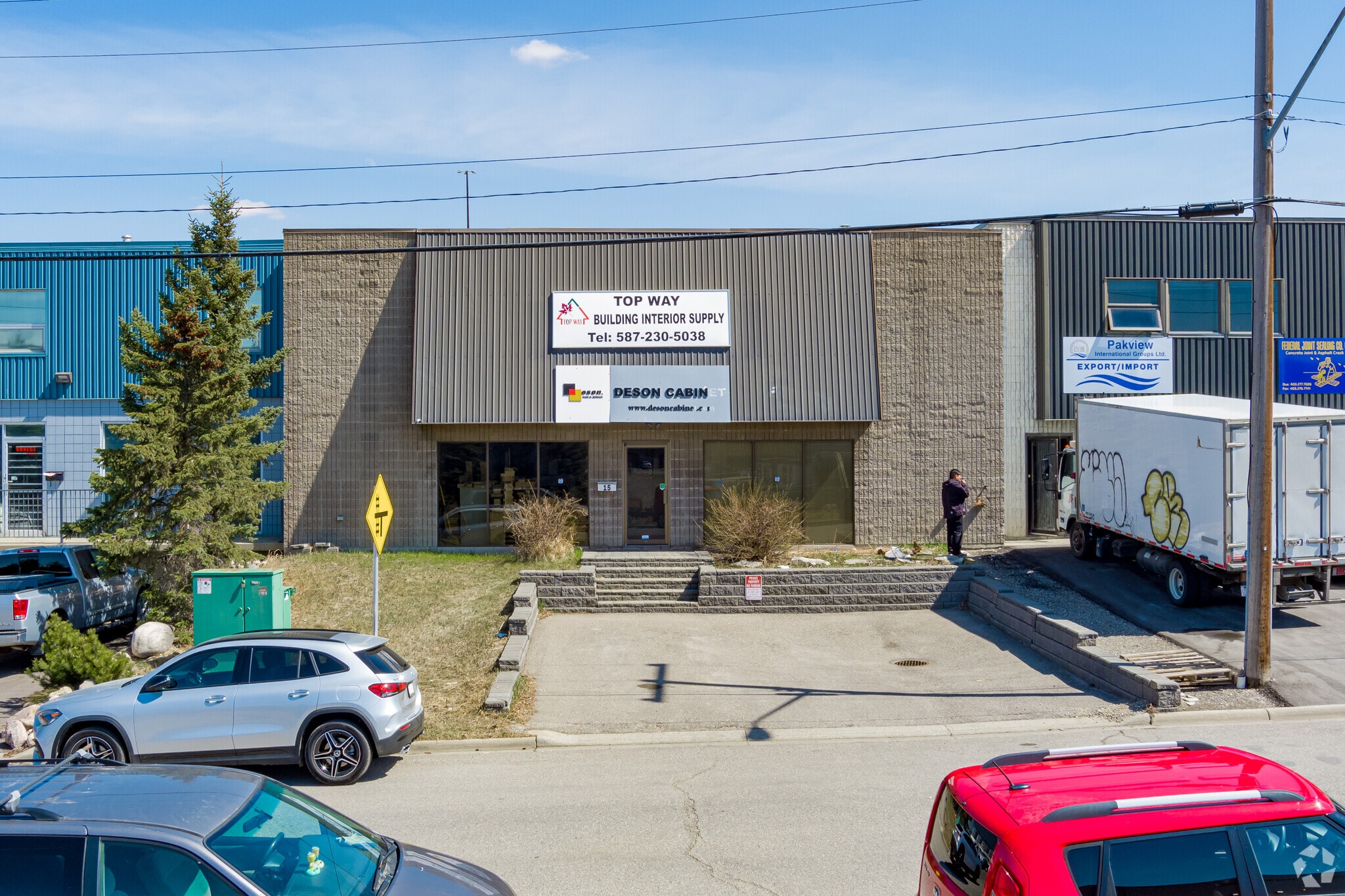 15 Skyline Cres NE, Calgary, AB for sale Primary Photo- Image 1 of 1