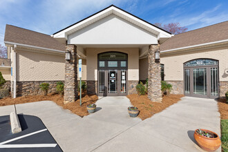 3911 Fountain Grove Dr, High Point, NC for lease Building Photo- Image 2 of 10