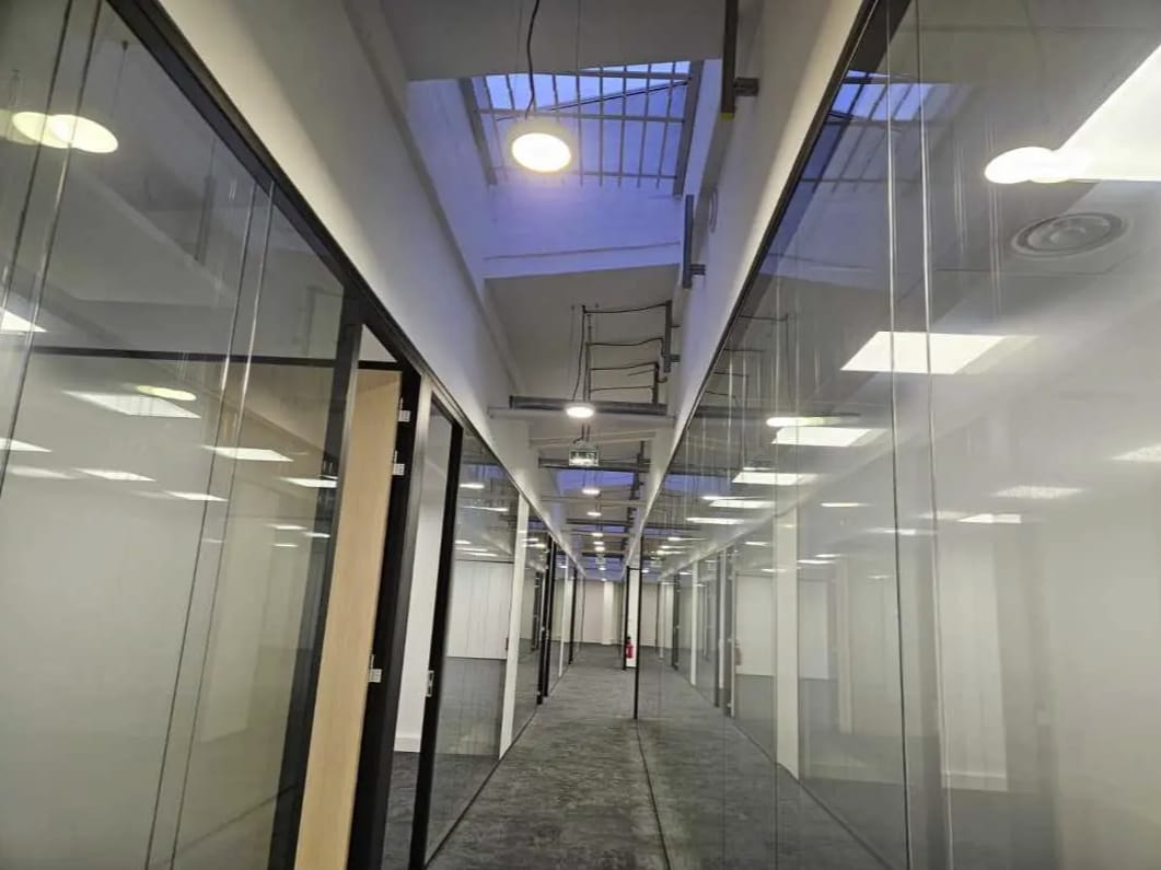 Office/Retail in Vanves for lease Interior Photo- Image 1 of 7