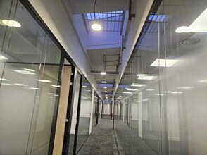 Office/Retail in Vanves for lease Interior Photo- Image 1 of 7