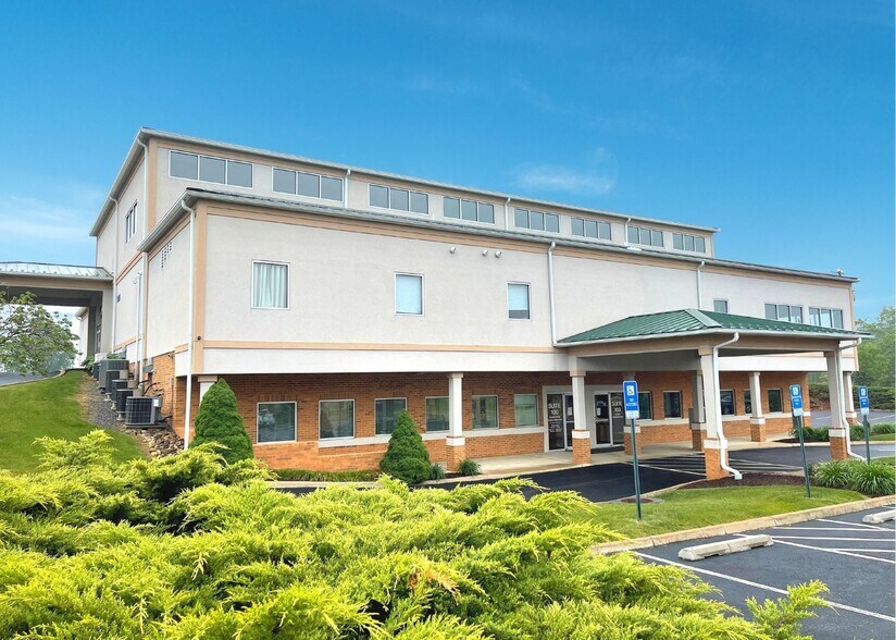 1195 Hisey Ave, Woodstock, VA for sale - Building Photo - Image 1 of 1