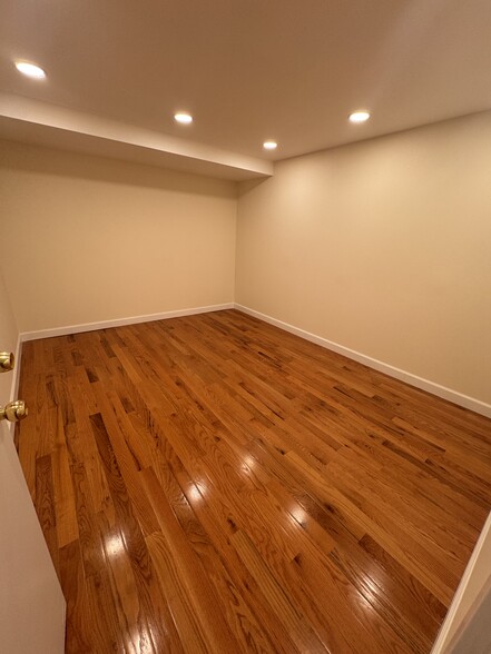 13332 41st Rd, Flushing, NY for lease - Building Photo - Image 2 of 15