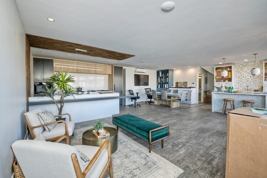 1105-1107 S Coast Hwy, Oceanside, CA for lease - Interior Photo - Image 2 of 9
