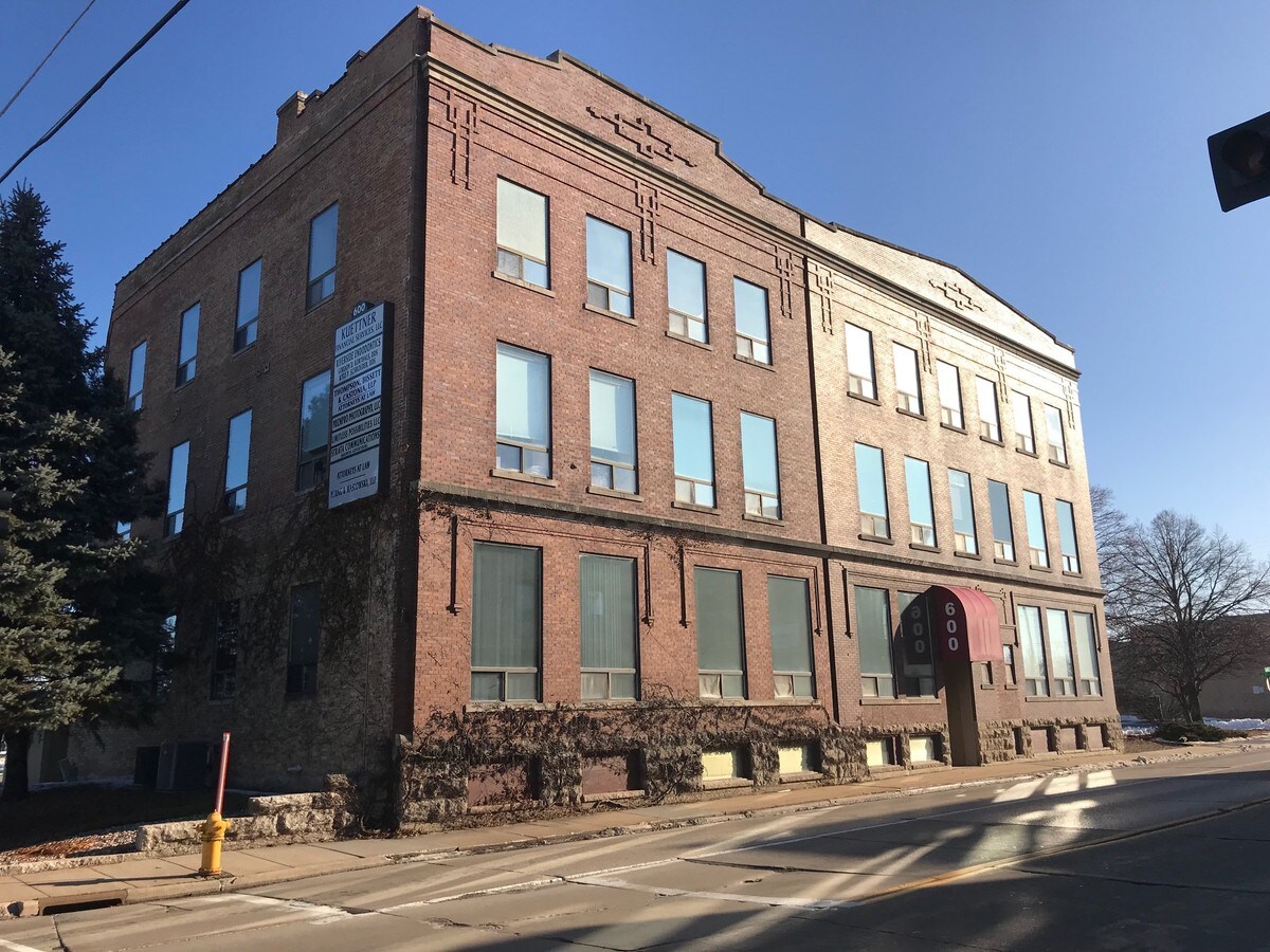 600 S Main St, Oshkosh, WI 54902