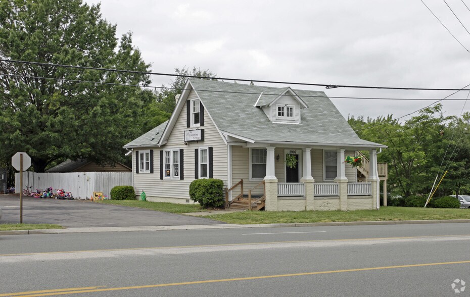 8907 Three Chopt Rd, Richmond, VA 23229