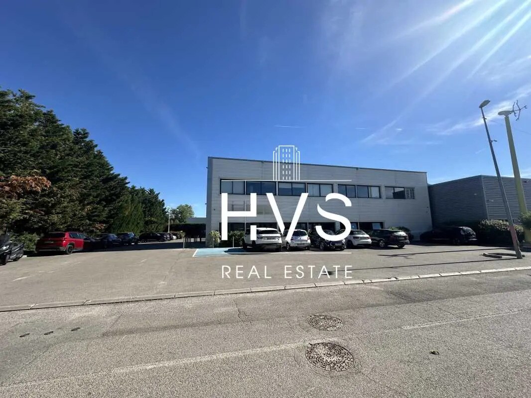 Office in Éguilles for lease Building Photo- Image 1 of 2